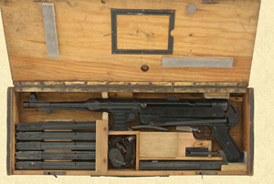 Wooden Transportation Box with MP40 and accessoiries (open)