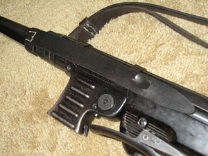 Reproduction safety strap on rare MP40 (2)