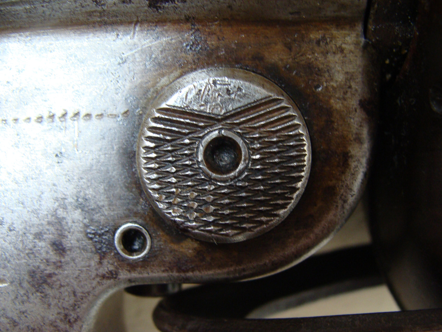 early MP40 magazine release button