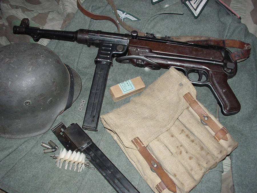 Late Steyr MP40 with original accessories