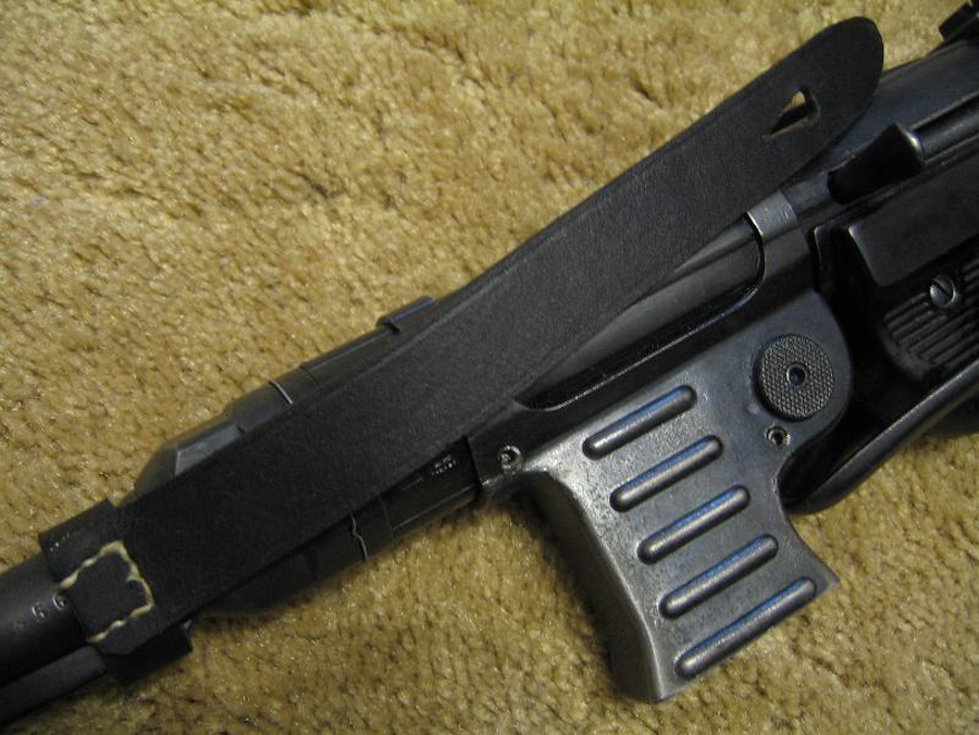 Reproduction safety strap on rare MP40