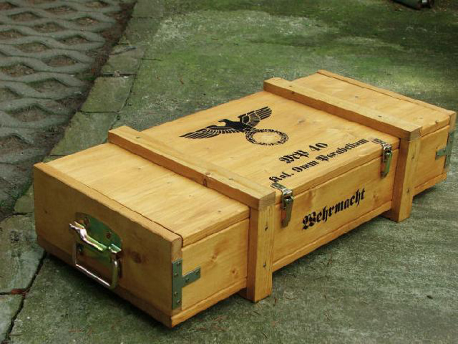 Reproduction MP40 transportation box (closed)